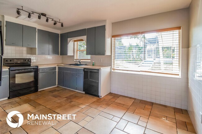 Photo - 1197 W Lakeview Cir