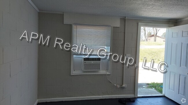 Building Photo - Updated apartment off Harden Street