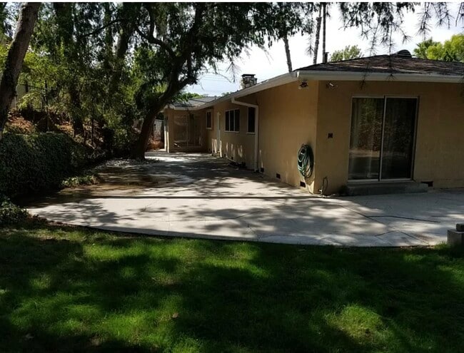 Photo - 4748 Zelzah Ave