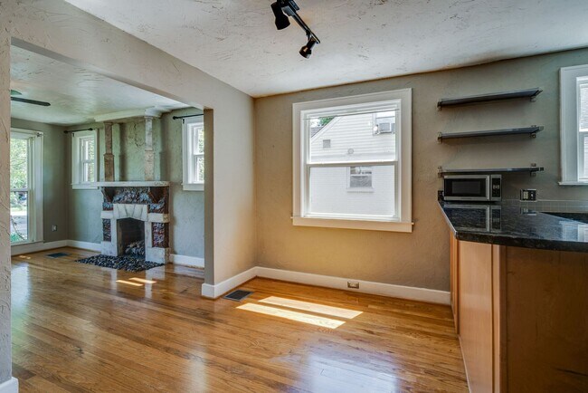 Photo - Adorable WE-HO Cottage