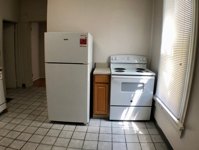 Photo - 1 Bed / 1 Bath on 10th Ave close to Wexner... Unit A