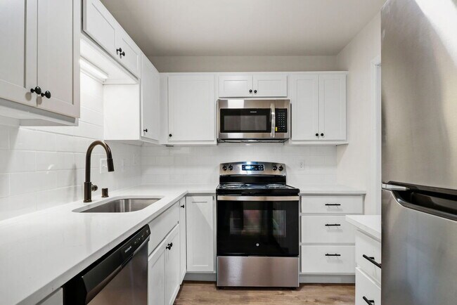 Photo - 4934 Whitcomb Dr Unit 4934-7