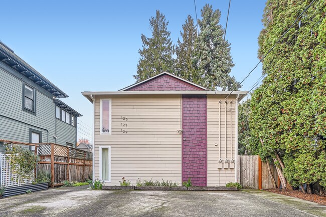 Street View, parking - 129 NE Thompson St Unit 129