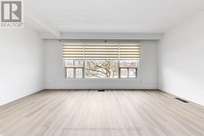 Photo - 809 St Clair Ave W