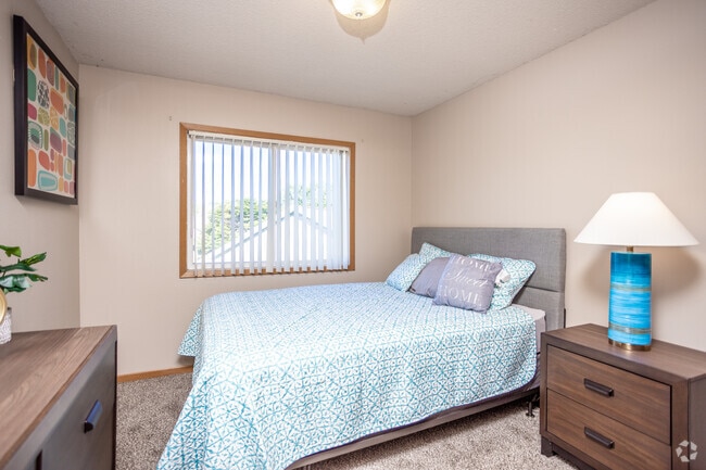3BR, 2BA - 1,054 SF