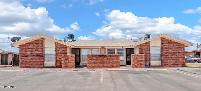 Photo - 1921 Lake Omega St Townhome