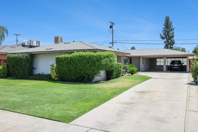 Building Photo - 2044-2046 Mayfair Dr W Unit Advertising
