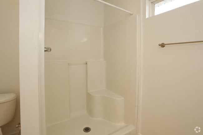 Townhome - Master Bathroom Shower - Three Angels Apartments