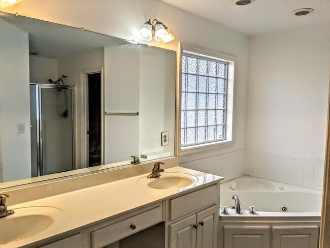 Photo - 508 Simoni Pl