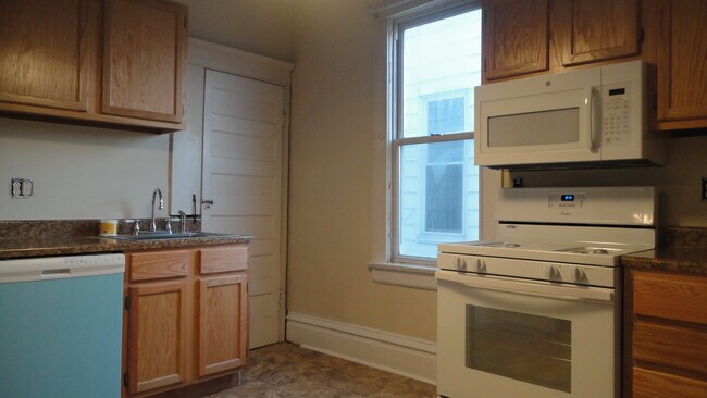 Kitchen - 429 Pennsylvania Ave Unit 1