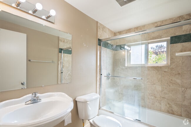 2BR, 1BA - Designer