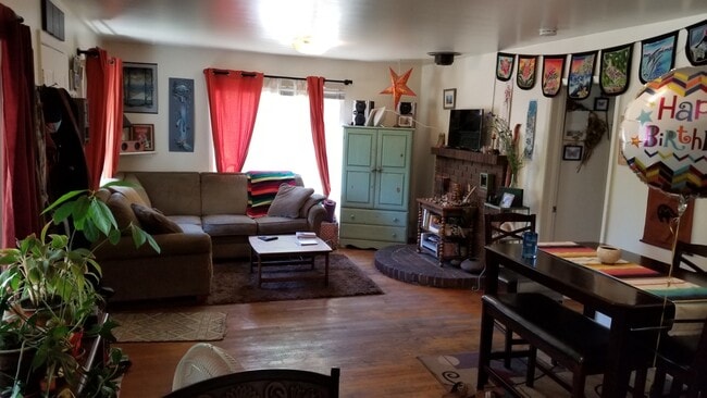 Photo - VIDEOTOUR: Want To Live Near Downtown Bend? Adorable Cottage Available Soon! PETS WELCOME