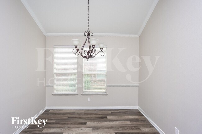 Photo - 905 Sheryn Dr