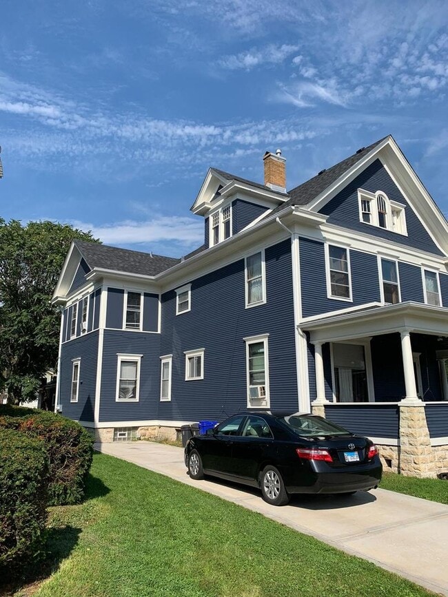 Building Photo - 355 W New York St Unit 3