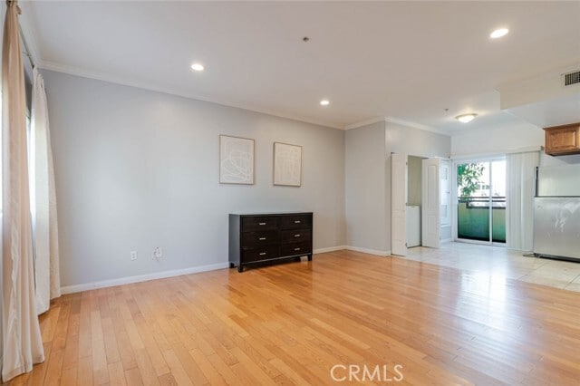 Photo - 15053 Victory Blvd Unit 5