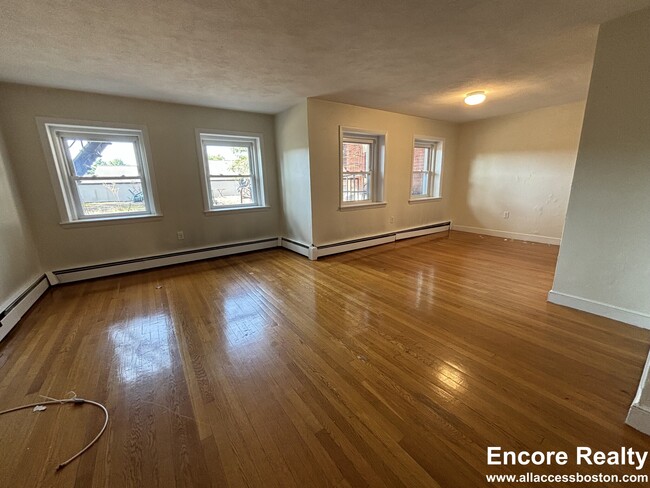 Photo - 306 Tappan St Condominio Unidad 1A