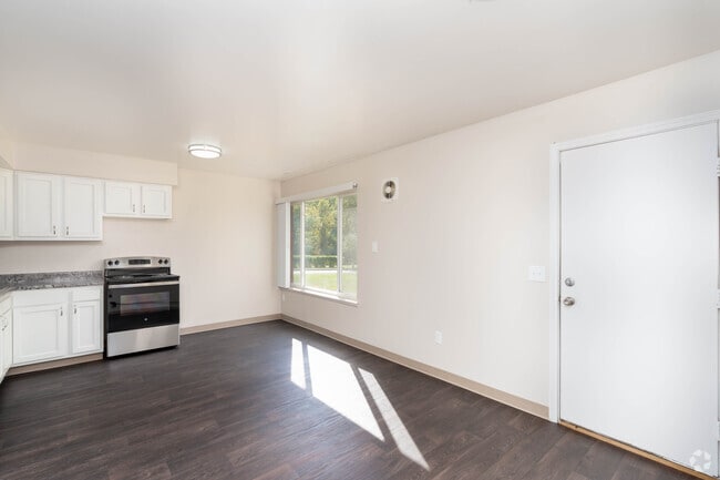 3BR,1BA -1,300SF - Dinning