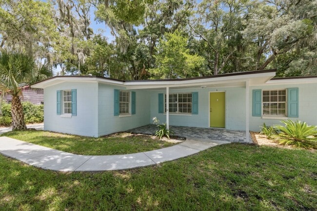 Building Photo - Small Duplex on Amelia Island