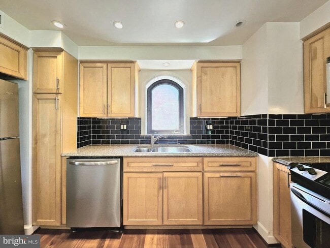 Photo - 1080 Wisconsin Ave NW Unidad 203