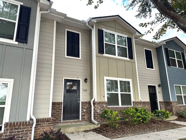 Photo - Prime location! Minutes to I-85, Fairburn, Union City, Trilith, LVP flooring, newly renovated, pr...