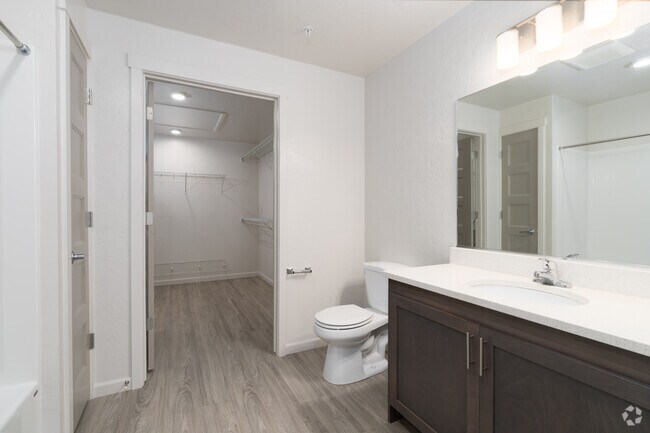1BR, 1BA - 710SF - Bathroom