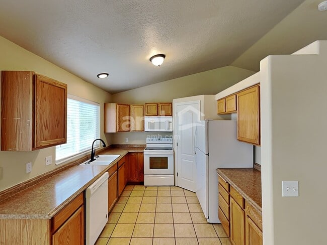 508 E 1180 N