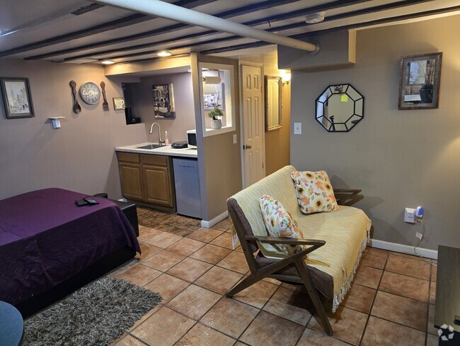 Building Photo - 580 Miller Ave Unit Rear Studio Rental