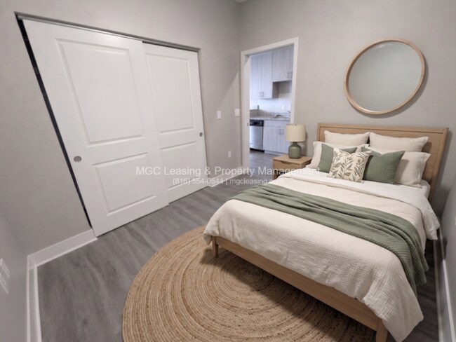 Studio living in style - North of the River in KCMO