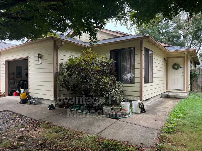 Photo - 1126 NE Conser Pl