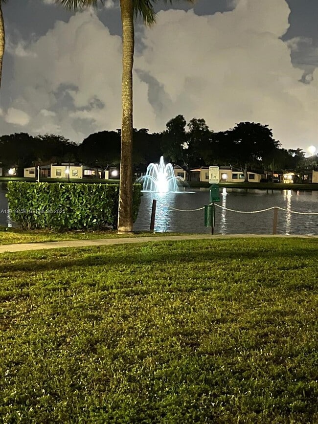 Building Photo - 301 Cambridge Rd Unit 211