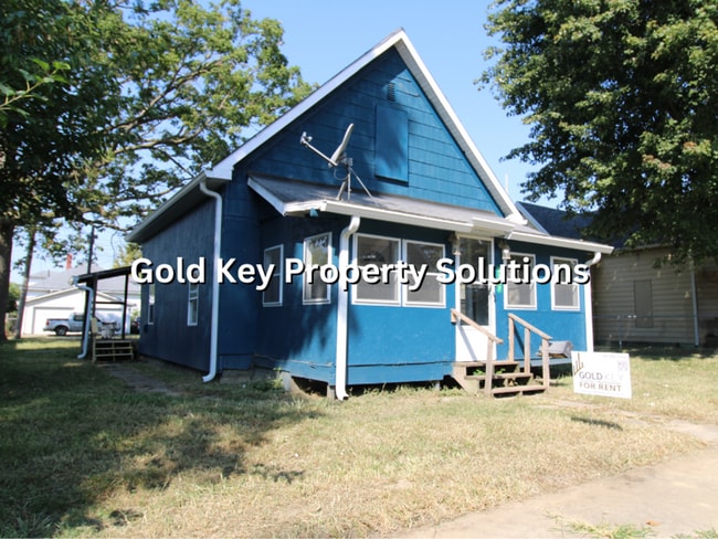 Building Photo - Nicely Updated 2 BR 1 BA House with New Fl...
