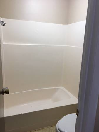 Bathtub/Shower - Windsor Place Apartments
