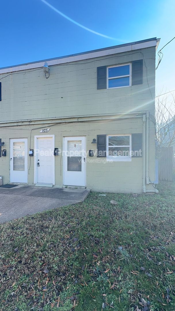 Photo - 925 N 20th St Unit B