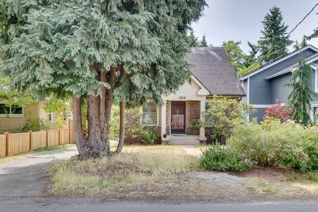 Photo - Adorable Wedgewood 4 Bedroom Available Now!