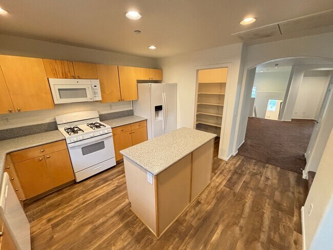 Photo - Beautiful 3 Story 4Bed/3.5/2Car residence located in the Tapestry Community