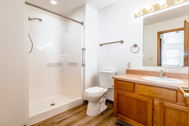Ensuite bath with walk-in shower
