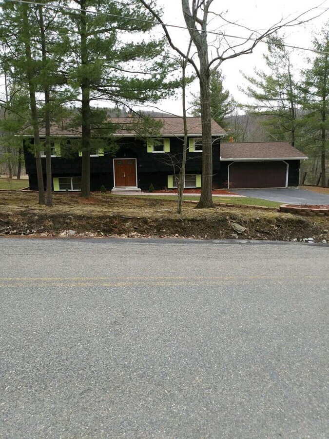 Photo - 655 Moss Hill Rd House