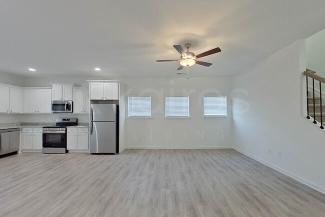 Photo - 130 English Oak Ln