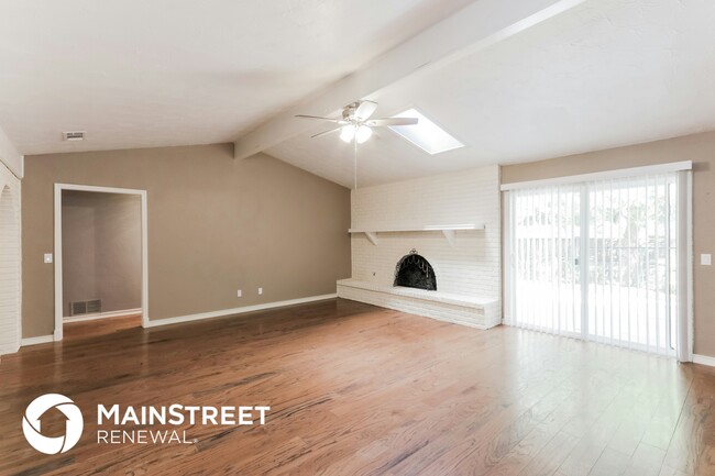 Photo - 1608 Cloister Way