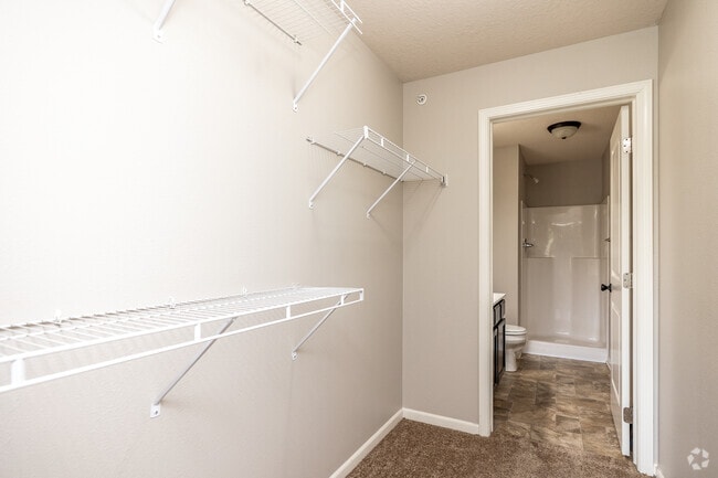 4BR + Den, 3BA - 1,708 SF