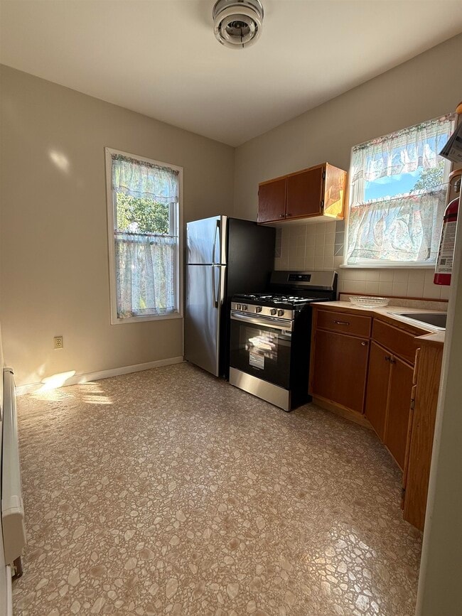 Photo - 470 Mallory Ave Unit 2