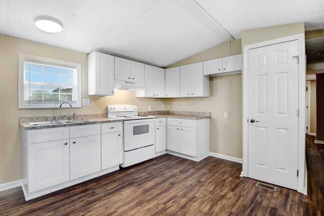 Photo - 2379 US Hwy 13 S