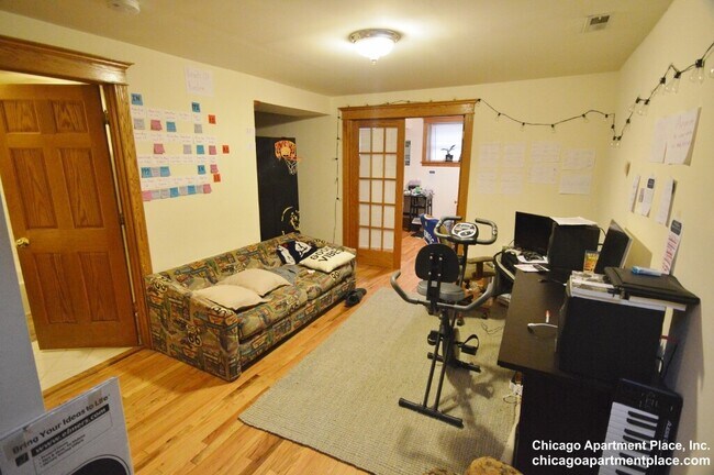 Photo - 3912 N Greenview Ave Unit 1