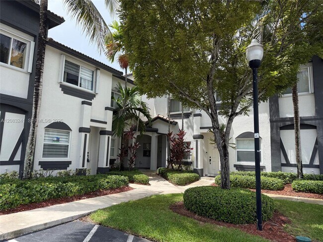 Building Photo - 527 SE 21st Dr