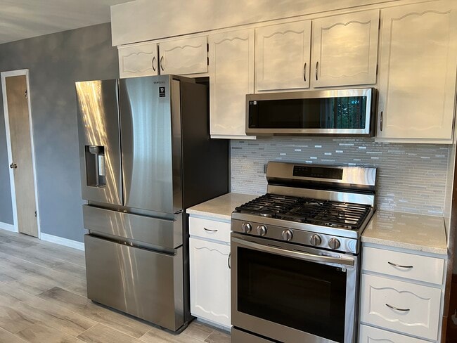 Building Photo - 8420 McCormick Blvd Unit 2 Rental