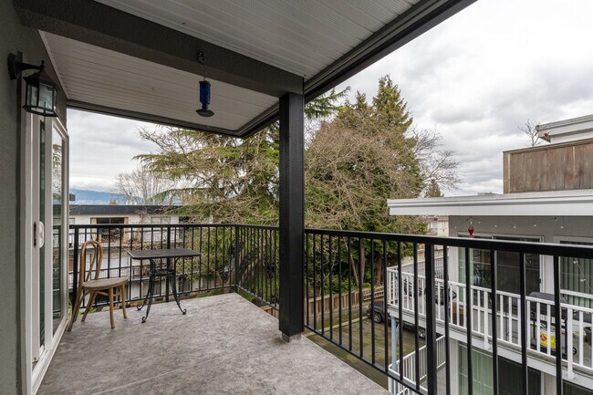 Building Photo - 1985 W 8th Ave Unit 203