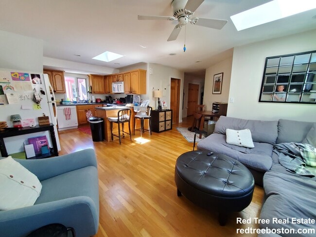 Photo - 24 Burnham St Apartments Unit 3