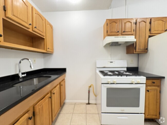 Building Photo - 70 Wilkinson Ave Rental