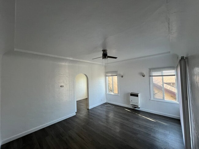 Building Photo - 612 57th St Unit 612 1/2 Rental