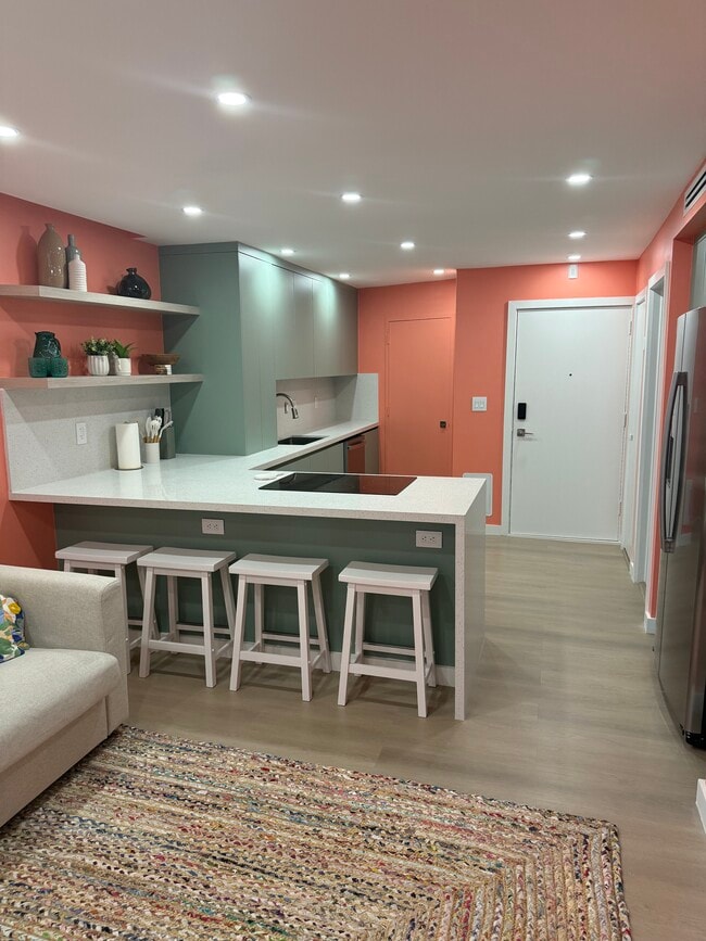 Photo - 2899 Collins Ave Unidad 416 Rental